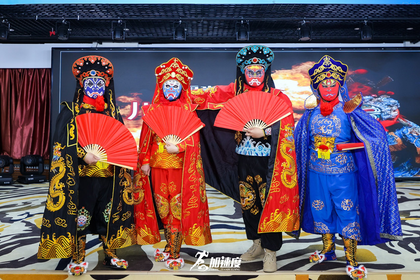 川劇團(tuán)建(jian),川劇變臉,川劇變臉團(tuán)建(jian),四川特色團(tuán)建(jian) (2).jpg